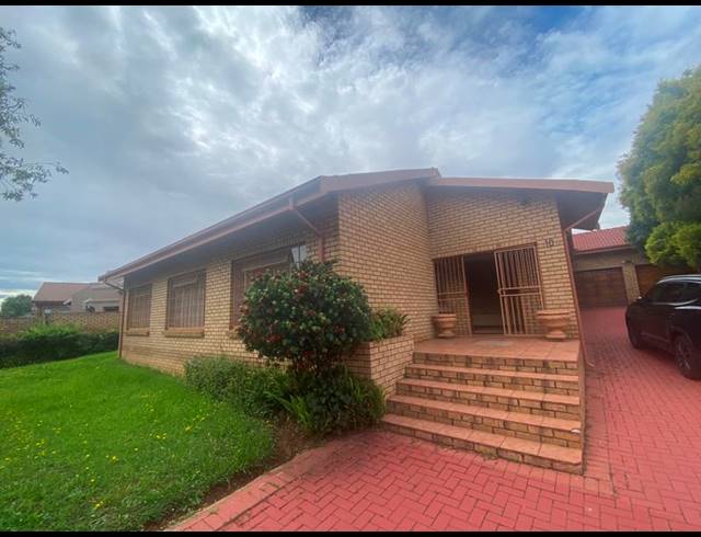 4 BEDROOM HOUSE FOR SALE IN EASTDENE